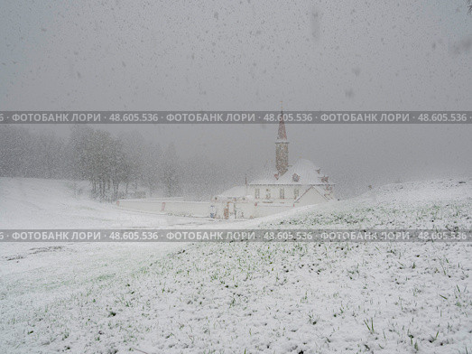 Snowy landscape with old Maltese palace, Gatchina. Стоковое фото, фотограф Саблин Станислав / Фотобанк Лори
