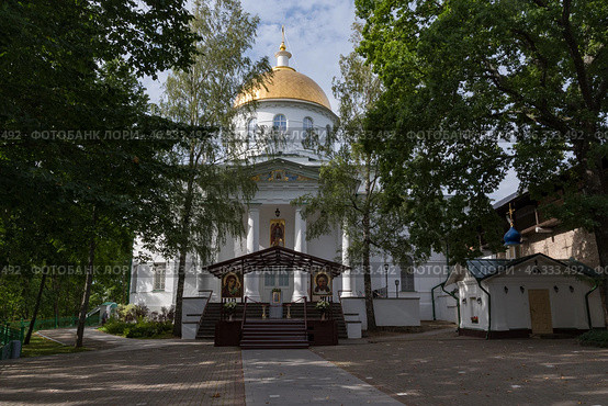 Собор Архангела Михаила в Свято-Успенском  Псково-Печерском монастыре. Печоры, Россия (2020 год). Стоковое фото, фотограф Дымов Игорь / Фотобанк Лори