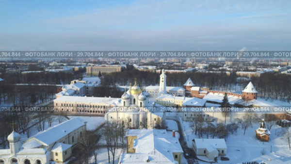 Собор Святой Софии в кремле Великого Новгорода январским днем (аэросъемка). Россия (2019 год). Стоковое видео, видеограф Виктор Карасев / Фотобанк Лори