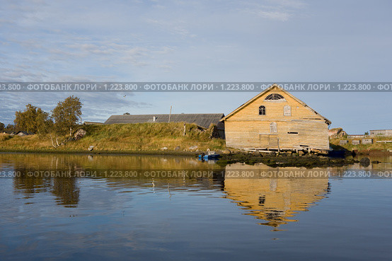 Соловецкие острова. Складской (такелажный) амбар. (2009 год). Редакционное фото, фотограф Михаил Ворожцов / Фотобанк Лори
