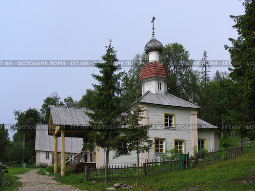 Соловки. Остров Анзер. Отреставрированная Воскресенская церковь у горы Голгофа (2007 год). Редакционное фото, фотограф Т. З. / Фотобанк Лори