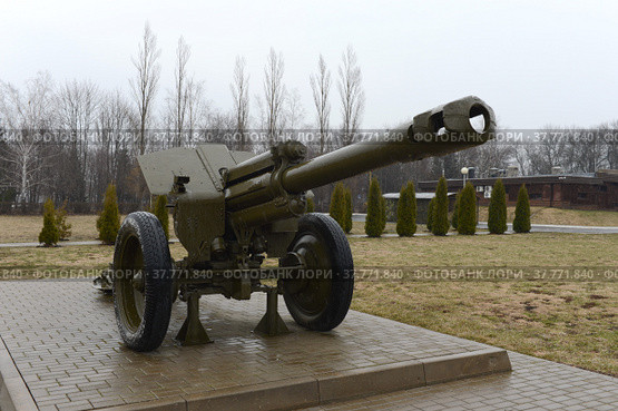 Советская 152-мм гаубица Д-1 образца 1943 г. в Государственном военно-историческом музее-заповеднике "Прохоровское поле". Белгородская область (2017 год). Редакционное фото, фотограф Free Wind / Фотобанк Лори
