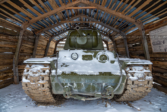 Советский тяжелый танк КВ-1 крупным планом. Военно-исторический парк "Стальной десант", Красное Село, Россия (2023 год). Редакционное фото, фотограф Анна Карасева / Фотобанк Лори
