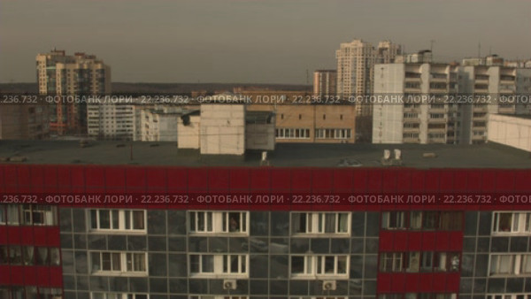 Спальный район большого города. Съемка с коптера. Стоковое видео, видеограф Евгений Ковалев / Фотобанк Лори