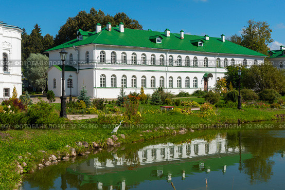 Спасо-Елеазаровский женский монастырь. Сестринский корпус. Елизарово, Псковская область (2019 год). Стоковое фото, фотограф Александр Щепин / Фотобанк Лори