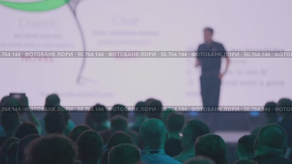 Speaker presenting ideas to audience at a conference event with visual aids. Стоковое видео, видеограф Антон Гвоздиков / Фотобанк Лори