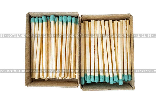 Спички в спичечных коробках на белом фоне. Open Box of Matches on White Background. Стоковое фото, фотограф Татьяна Д / Фотобанк Лори