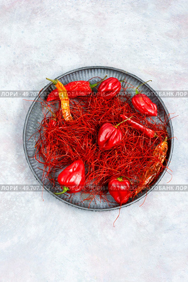 Spicy seasoning, spice, cut from red pepper. Thinly sliced pepper.. Hot red pepper spice. Стоковое фото, агентство Ingram Publishing / Фотобанк Лори