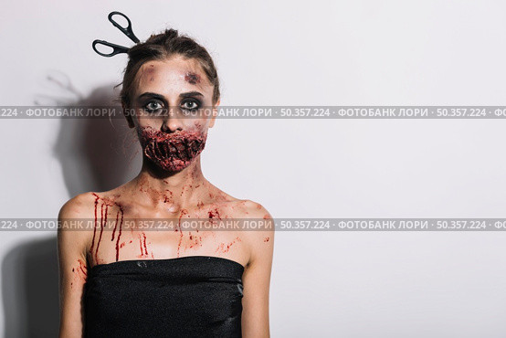 spooky woman with creepy grime. Стоковое фото, агентство Ingram Publishing / Фотобанк Лори
