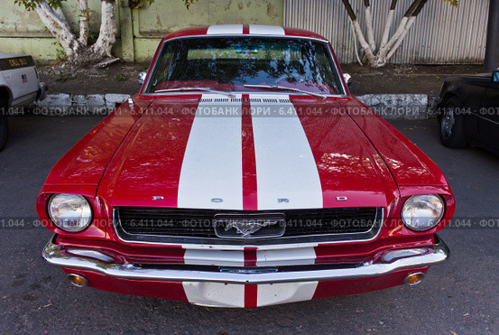 Спортивный автомобиль Ford mustang (2014 год). Редакционное фото, фотограф Sashenkov89 / Фотобанк Лори