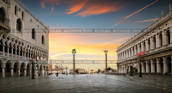 Square San Marco with the view on Palazzo Ducale and San Giorgio Maggiore in Venice at sunrise, Italy. View on Palazzo Ducale . View on Palazzo Ducale . Стоковое фото, агентство Ingram Publishing / Фотобанк Лори