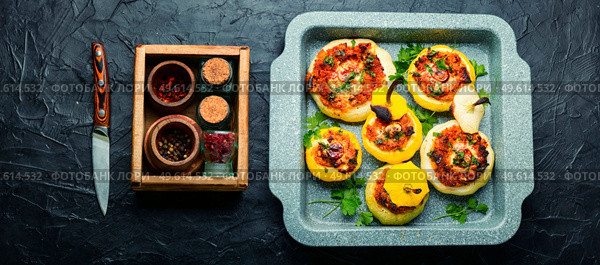 Squash stuffed with couscous and mushrooms. Baked patisson with shakshuka.Patty pan squash. Baked stuffed squash or patisson. Стоковое фото, агентство Ingram Publishing / Фотобанк Лори