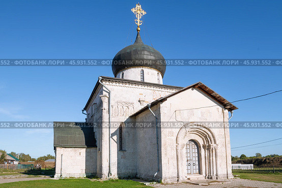 Средневековый собор Георгия Победоносца (1230-1234 гг) крупным планом солнечным сентябрьским днем. Юрьев-Польский. Стоковое фото, фотограф Виктор Карасев / Фотобанк Лори