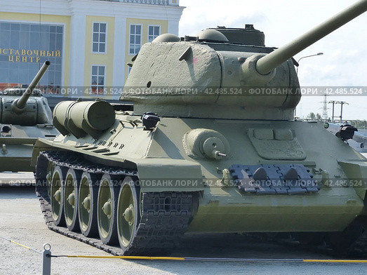 Средний танк Т-34-85 обр. 1944 г. Всего изготовлено около 25 900 штук (1944-1946г.). Музей военной техники. Верхняя Пышма, Россия (2016 год). Редакционное фото, фотограф Сергей Елизарьев / Фотобанк Лори