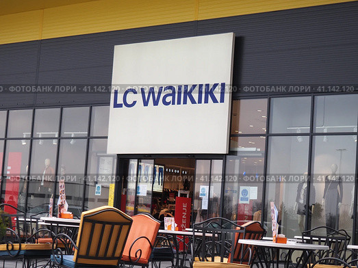 Sremska Mitrovica, Serbia, February 27, 2021 Shopping center, clothing store LC WAIKIKI. Sliding doors. Cafe with metal chairs and tables. Редакционное фото, фотограф Юлия Петровская / Фотобанк Лори
