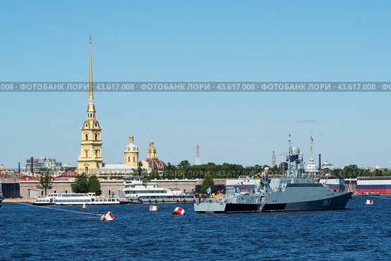 St. Petersburg, Russia, July 24, 2024: Warships on the Neva River. The parade is a celebration of the Navy Day. Редакционное фото, фотограф Глущенко Елена / Фотобанк Лори