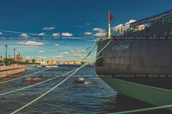 St. Petersburg, Russia: The legendary icebreaker Krasin is permanently moored at the port berth on the Neva River. Museum of the World Ocean. Historic ship, conqueror of the Arctic (2023 год). Редакционное фото, фотограф Владимир Ендовицкий / Фотобанк Лори