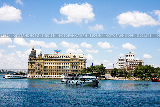 Стамбул. Вид на Босфор и вокзал Хайдарпаша (2012 год). Редакционное фото, фотограф Наталья Белотелова / Фотобанк Лори