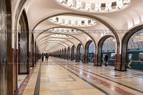 Станция московского метро "Маяковская" (2016 год). Редакционное фото, фотограф Лариса Гордеева / Фотобанк Лори