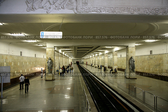 Станция московского метро "Партизанская" (2009 год). Редакционное фото, фотограф Наталья Волкова / Фотобанк Лори