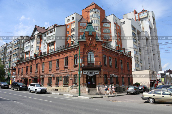Старинное здание, аптека Э.Е. Карстенса. Город Липецк, улица Ворошилова, 1 (2017 год). Редакционное фото, фотограф Алексей Гусев / Фотобанк Лори