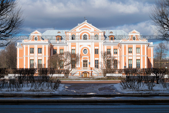 Старинное здание Кикиных палат (особняк одного из сподвижников Петра I  - адмирала Александра Кикина) мартовским днем. Санкт-Петербург (2023 год). Стоковое фото, фотограф Виктор Карасев / Фотобанк Лори