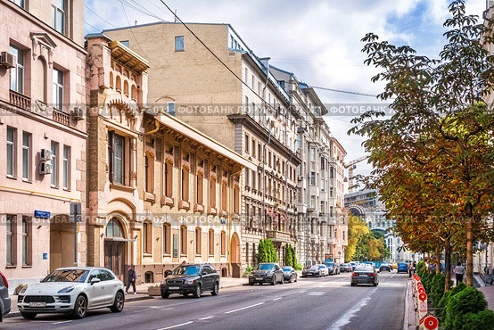 Старинные здания и особняки, особняк Саарбекова, улица Поварская, Москва (2023 год). Стоковое фото, фотограф Baturina Yuliya / Фотобанк Лори
