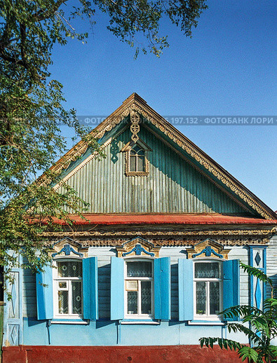Старинный дом времен Российской Империи на улице Писарева (бывшей Кудровой), 59. Восточная часть старого города Астрахани. Редакционное фото, фотограф Павел Просянов / Фотобанк Лори