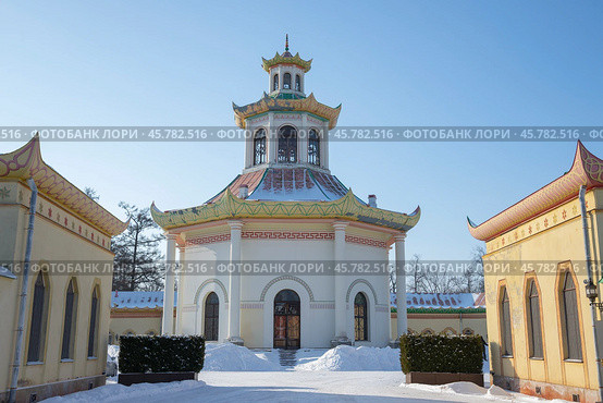 Старинный павильон в Китайской деревне. Александровский парк, Царское село (2023 год). Редакционное фото, фотограф Анна Карасева / Фотобанк Лори