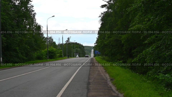 Старосимферопольское шоссе (Серпуховской район), 46К-2004, областная. Спуск к Бутурлинскому шоссе при движении на север. Съемка 13.06.2020. Стоковое видео, видеограф Владимир Литвинов / Фотобанк Лори
