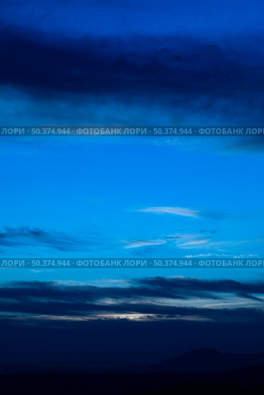starry night with clouds blue shades. Стоковое фото, агентство Ingram Publishing / Фотобанк Лори