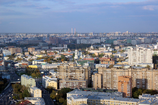 Старые и новые здания в центре Москвы: панорама Таганского района со смотровой площадки в Свиссотель Красные холмы (2017 год). Стоковое фото, фотограф Елена Орлова / Фотобанк Лори