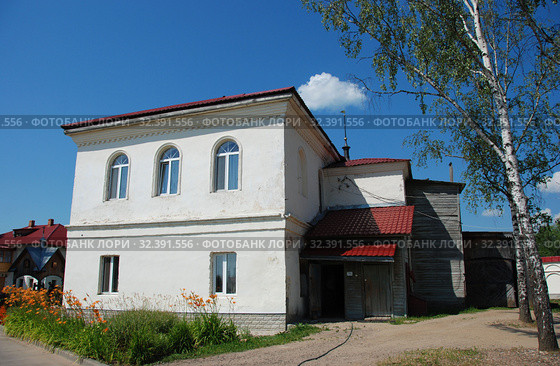 Старый братский корпус в Троице-Сергиевом Варницком монастыре Ярославской епархии (2010 год). Стоковое фото, фотограф lana1501 / Фотобанк Лори