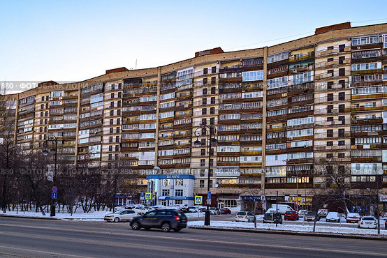 Старый мнгоквартирный дом. Город Тюмень. Улица Республики, дом 92. Стоковое фото, фотограф Александр Тараканов / Фотобанк Лори