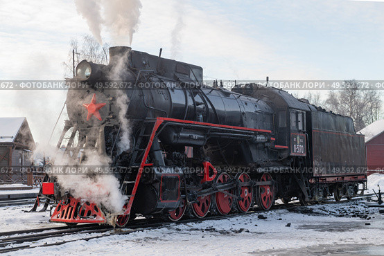 Старый паровоз Л-5170 (Лебедянка) крупным планом февральским утром. Станция Сортавала. Редакционное фото, фотограф Виктор Карасев / Фотобанк Лори