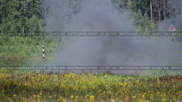 Старый танк-мишень на военном полигоне. Стоковое видео, видеограф Игорь Долгов / Фотобанк Лори