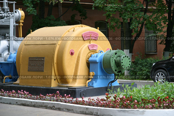 Старый турбоагрегат на Василеостровской ТЭЦ-7 в Санкт-Петербурге (2009 год). Редакционное фото, фотограф Александр Секретарев / Фотобанк Лори