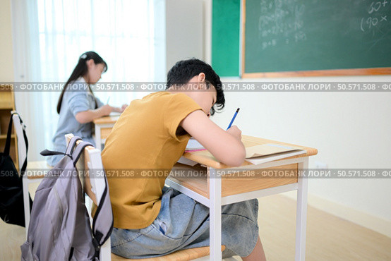 STEM lesson, Teacher and students in mathematics classroom. Стоковое фото, агентство Ingram Publishing / Фотобанк Лори