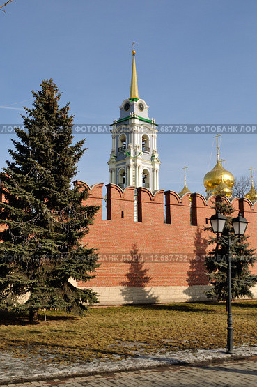 Стена Тульского кремля, колокольня Успенского собора (2015 год). Редакционное фото, фотограф Енин Арсений / Фотобанк Лори