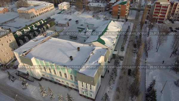 Стерлитамакский колледж физической культуры, управления и сервиса. Вид с воздуха. Sterlitamak College of physical culture, management and service. Aerial view (2019 год). Стоковое видео, видеограф Евгений Романов / Фотобанк Лори