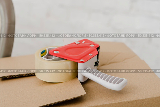 sticky tape box. Стоковое фото, агентство Ingram Publishing / Фотобанк Лори