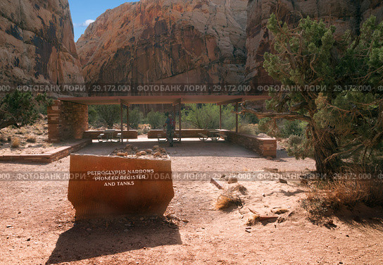 Stone with a description of the attractions on the trail. Capitol Reef National Park, Utah, USA (2014 год). Стоковое фото, фотограф Ирина Кожемякина / Фотобанк Лори