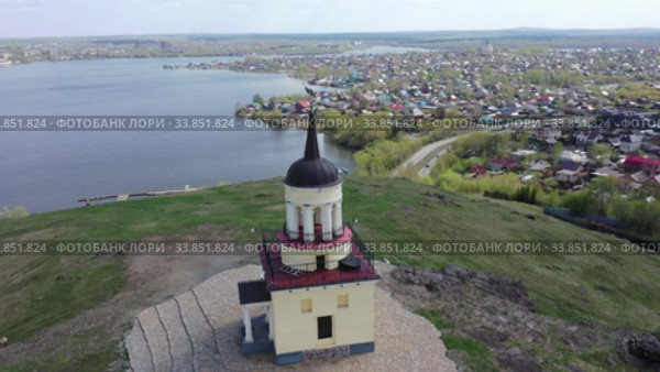 Сторожевая башня на вершине Лисьей горы. Вид с высоты Нижний Тагил. Россия (2020 год). Стоковое видео, видеограф Евгений Ткачёв / Фотобанк Лори