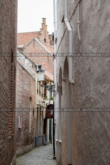 street in Bruges, Belgium. Bruges is the capital and largest city of the province of West Flanders in the Flemish Region of Belgium.. street in Bruges, Belgium. Стоковое фото, агентство Ingram Publishing / Фотобанк Лори