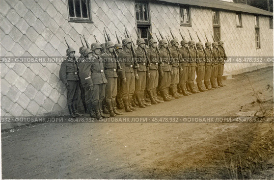Строй солдат вермахта. Вторая мировая война. Стоковое фото, фотограф WWII / Фотобанк Лори