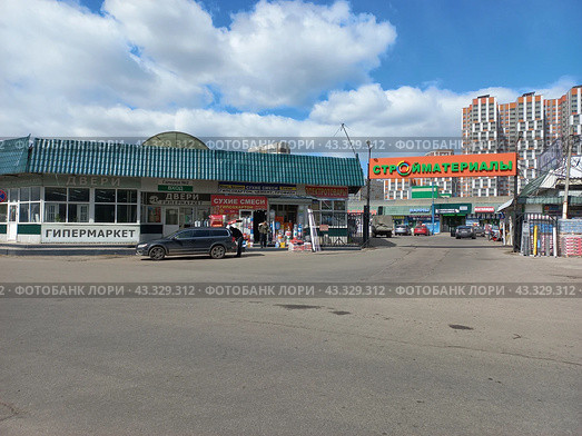 Строительный рынок «Никольский». Окольная улица, 6 (Носовихинское шоссе, 4). Город Железнодорожный (Балашиха). Московская область (2023 год). Редакционное фото, фотограф lana1501 / Фотобанк Лори
