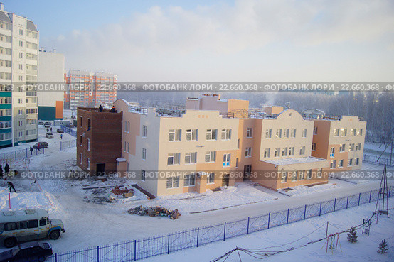 Строительство нового детского сада. Зима. Утро. Стоковое фото, фотограф Нина Карымова / Фотобанк Лори