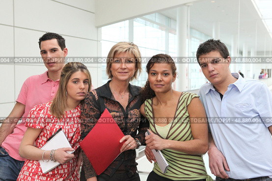 Students posing with their teacher. Стоковое фото, агентство Ingram Publishing / Фотобанк Лори