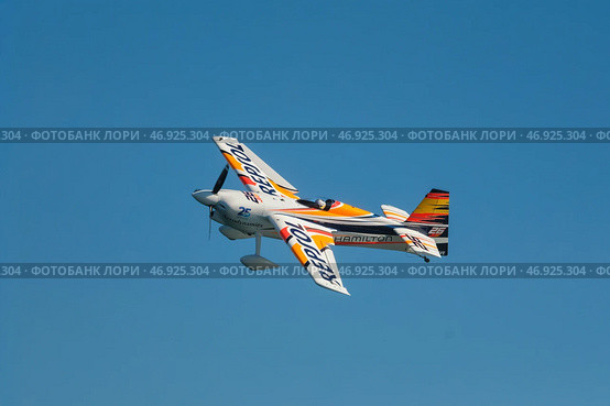 Stunt aerobatic plane performing stunts in air (2023 год). Редакционное фото, фотограф Дмитрий Рухленко / Фотобанк Лори