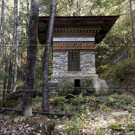 Stupa at the Taktsang Monastery, Paro, Paro District, Paro Valley, Bhutan. Стоковое фото, агентство Ingram Publishing / Фотобанк Лори